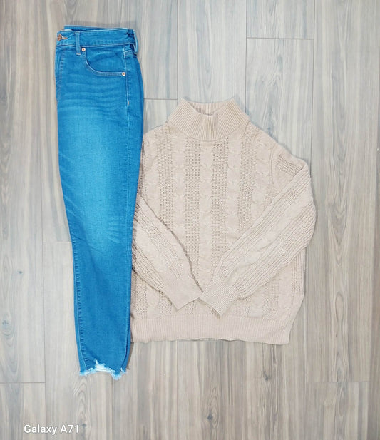 Banana republic size medium sweater& Loft size 8 jeans