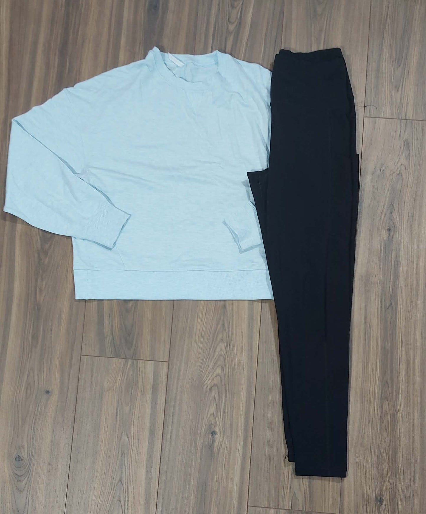 Travis Matthew size medium performance thick long sleeve & American eagle that everything legging size medium with pocket pockets