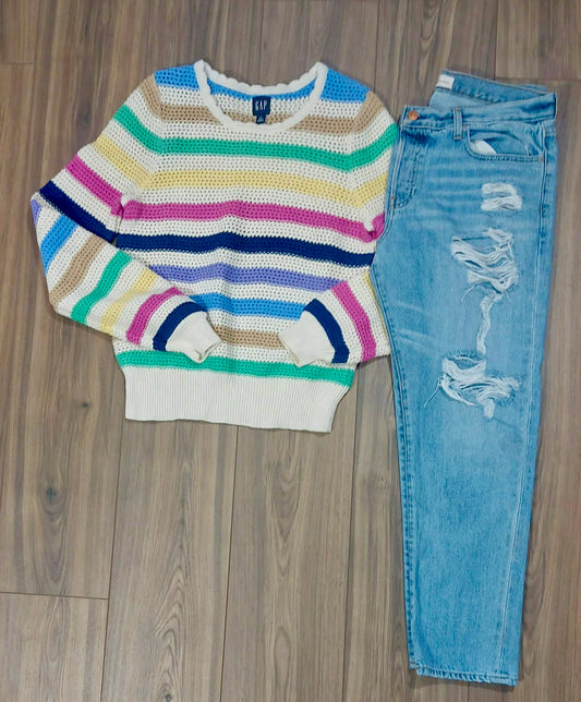 Both Gap sweater size small & relaxed, boyfriend jeans size 29 (8)