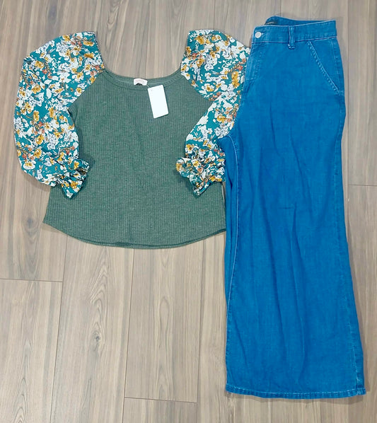 New Hailey & Co large top & Banana Republic ultra high-rise, wide leg size 12 petite jeans