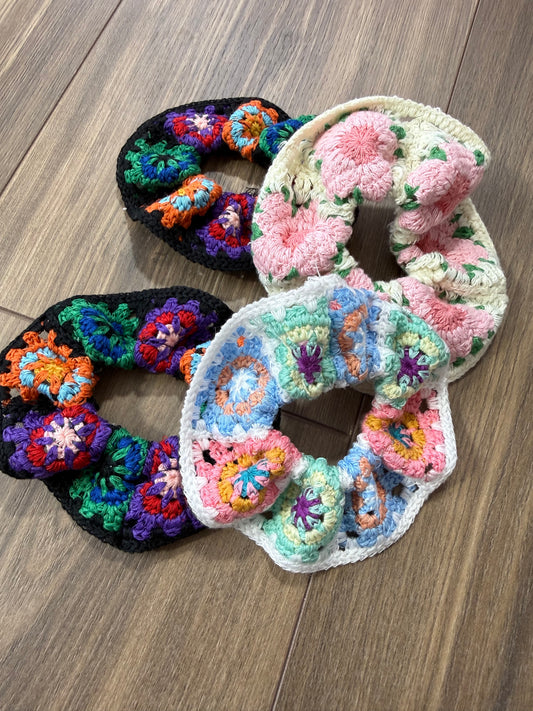 Mystery knitted scrunchie