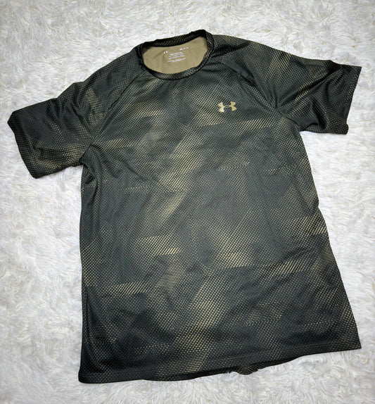 Mens medium UA performance t shirt