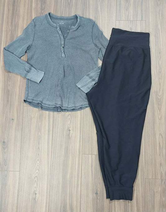 Aerie size XL thermal long sleeve & Old Navy Powersoft 2XL high rise joggers