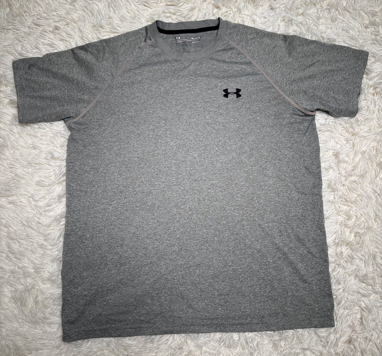 Mens medium UA performance t shirt